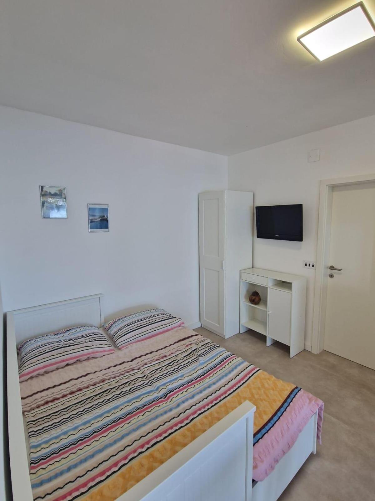 Apartments By The Sea Pisak, Omis - 2802 Zewnętrze zdjęcie